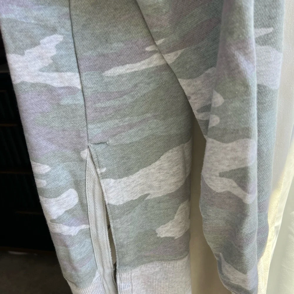 Aerie sweatshirt